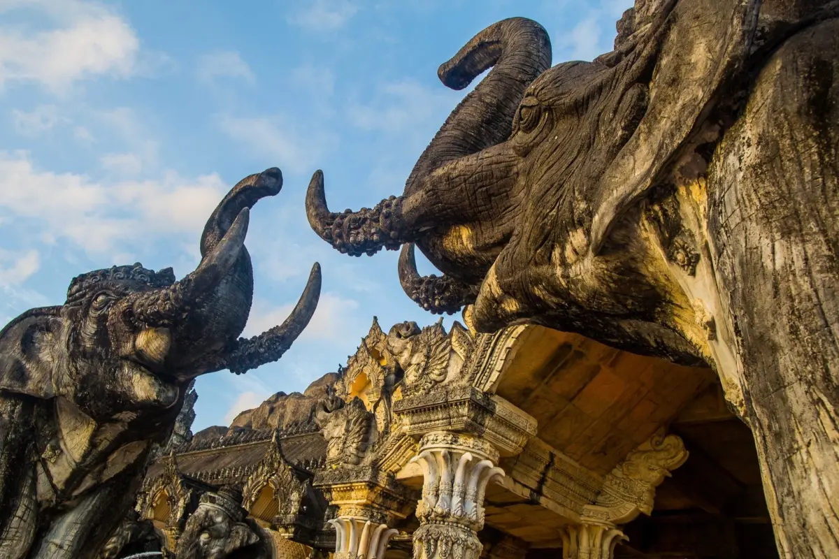 Шоу Phuket FantaSea на пляже Камала