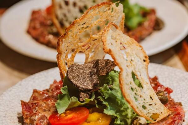 Столик в ресторане "Wagyu Steak House"