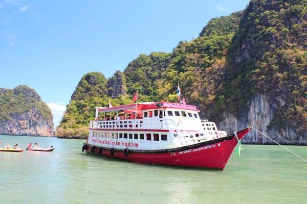 James Bond big boat