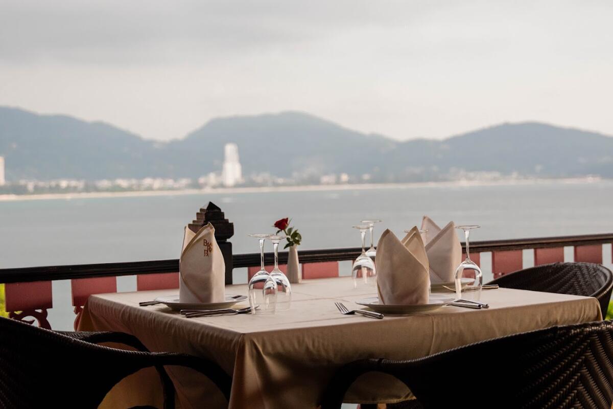 Restaurant table Baan Rim Pa