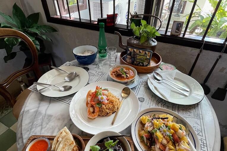 Restaurant table Baan Ar-Jor