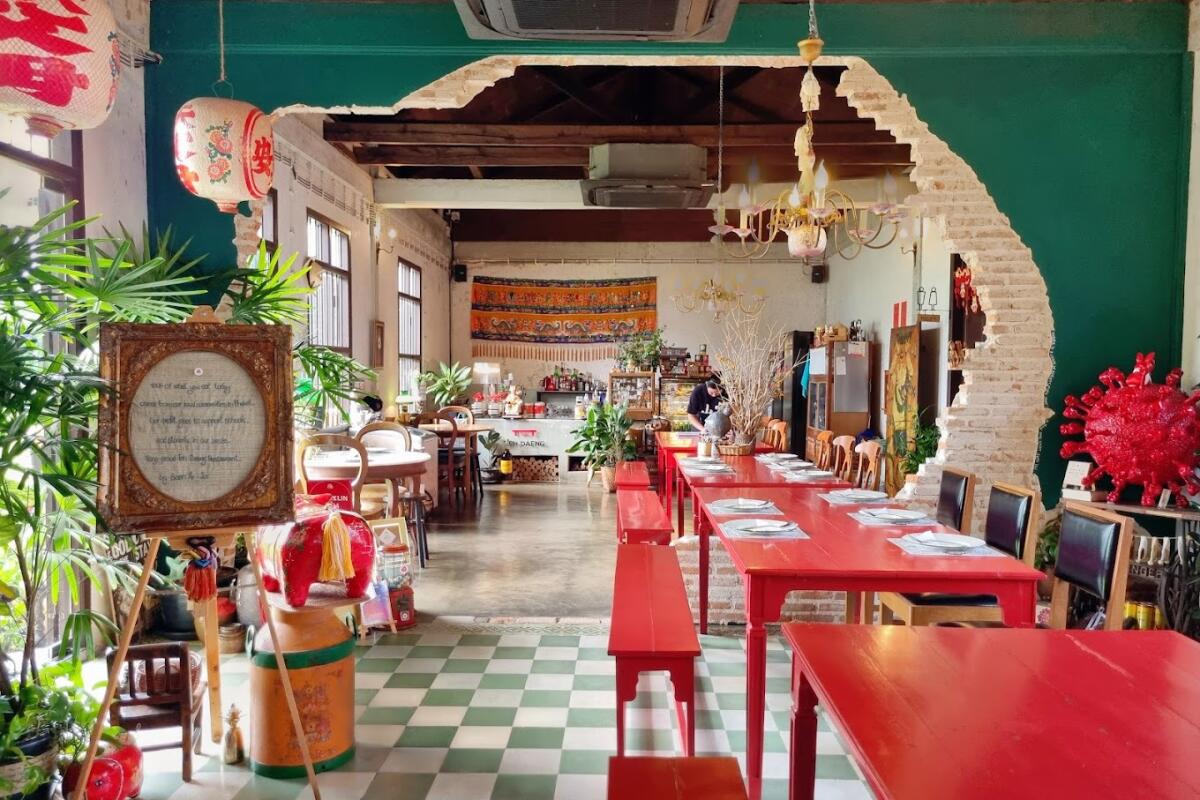 Restaurant table Baan Ar-Jor