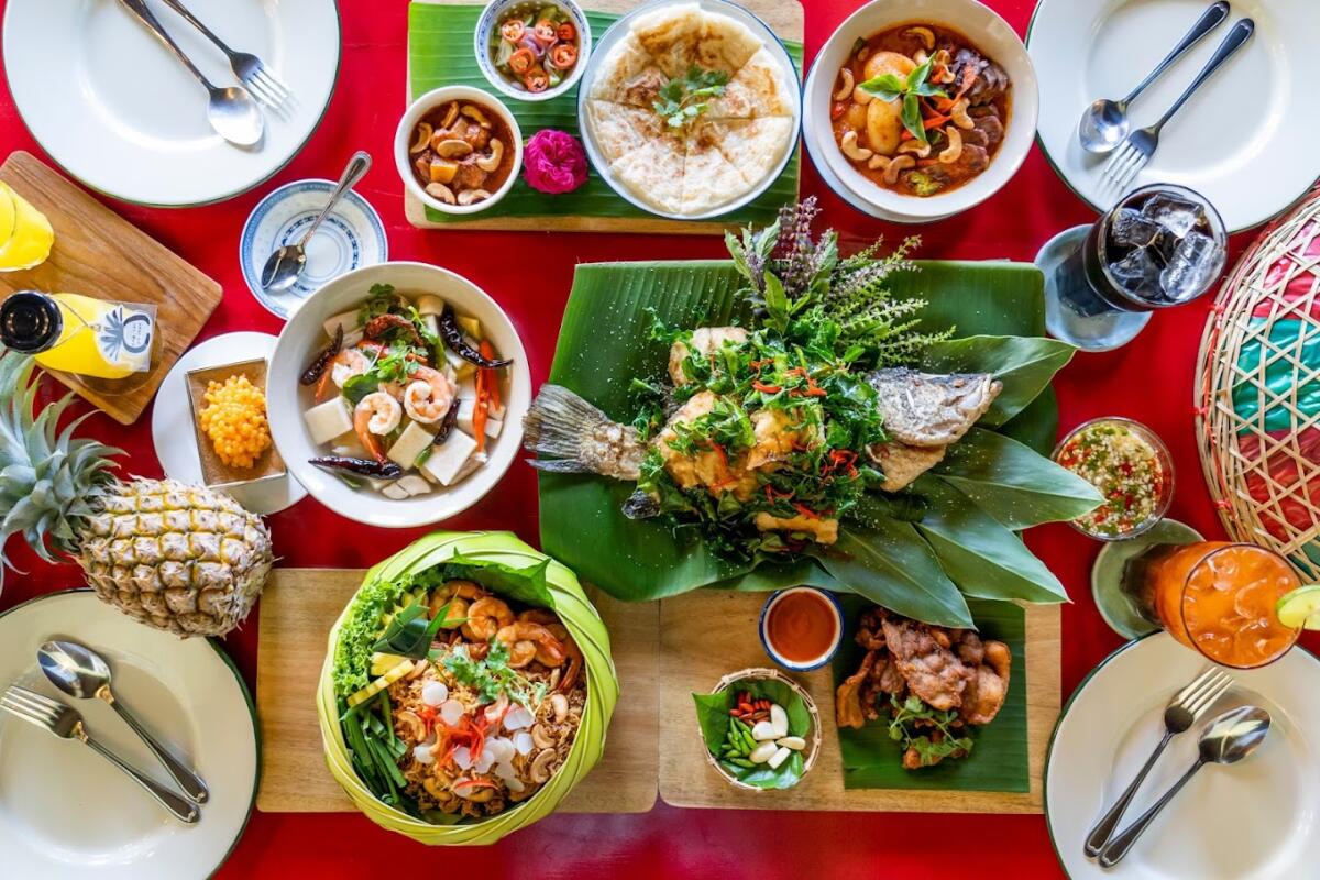 Restaurant table Baan Ar-Jor