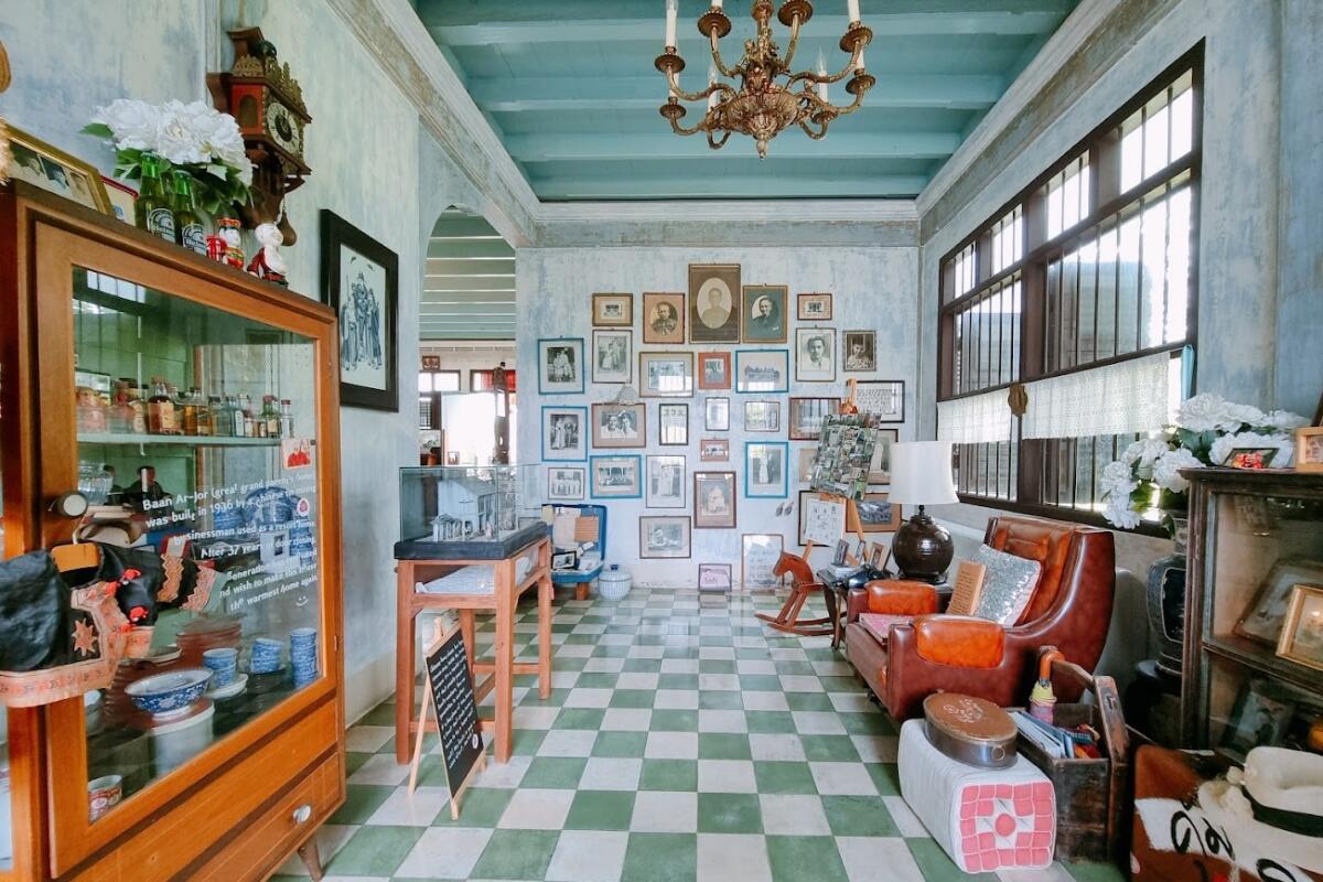 Restaurant table Baan Ar-Jor
