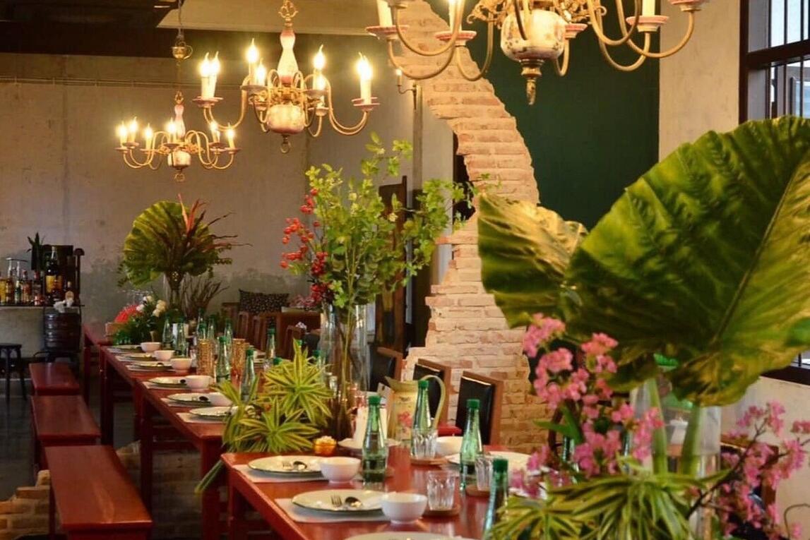 Restaurant table Baan Ar-Jor