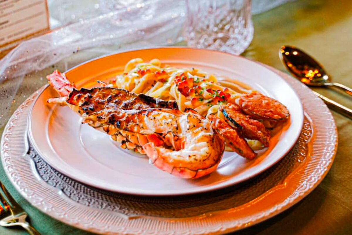 Restaurant table Suay