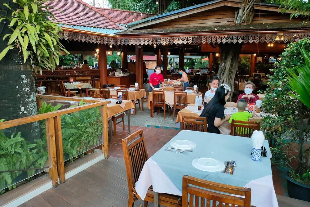 Restaurant table Savoey Seafood Patong