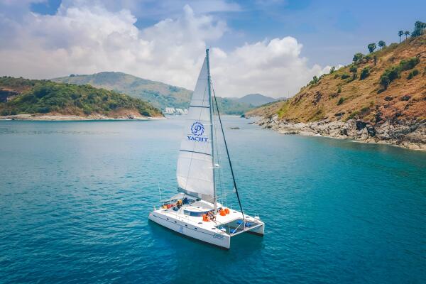 Coral + Racha by catamaran
