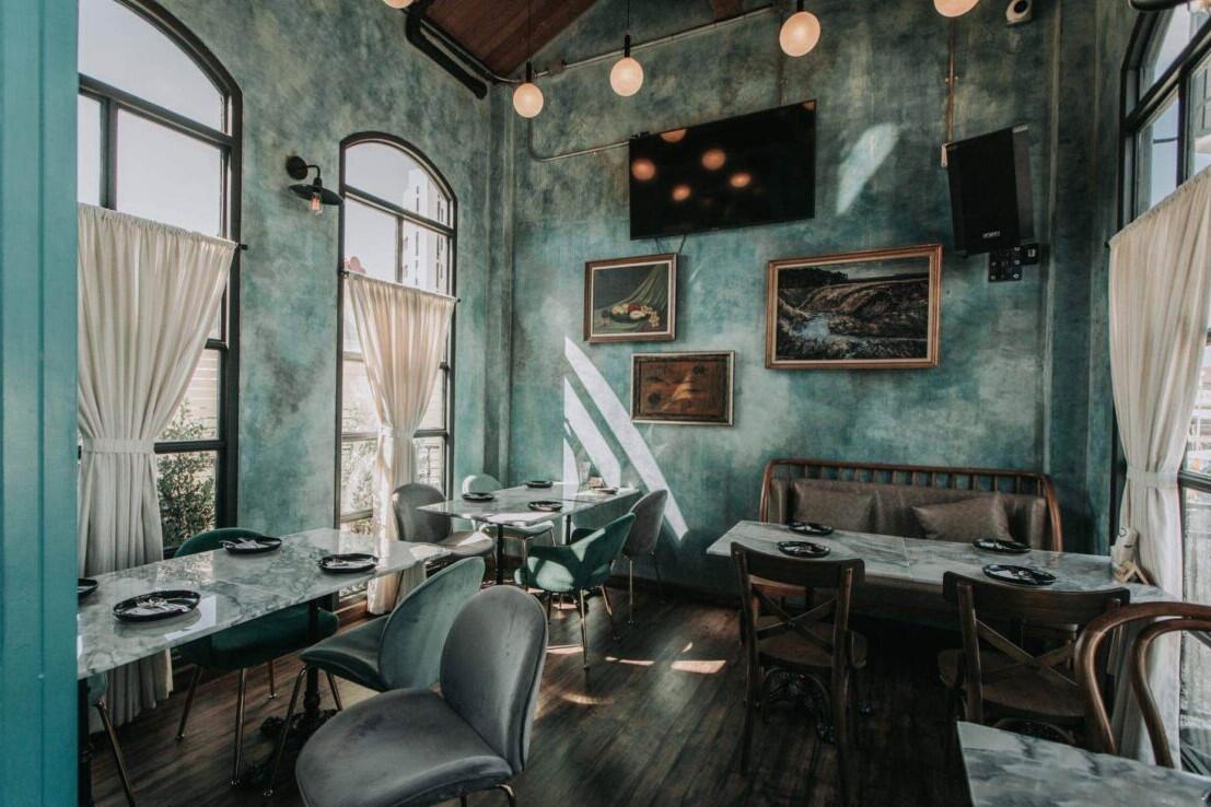 Restaurant table Day & Night