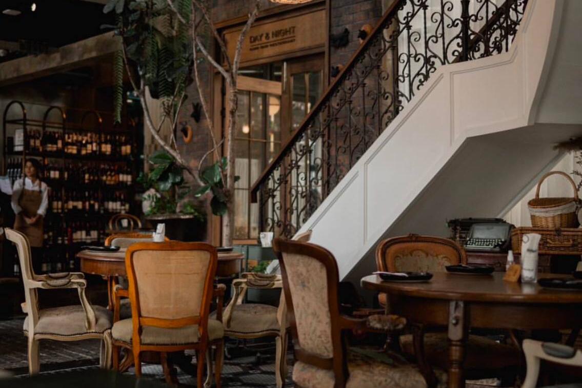 Restaurant table Day & Night
