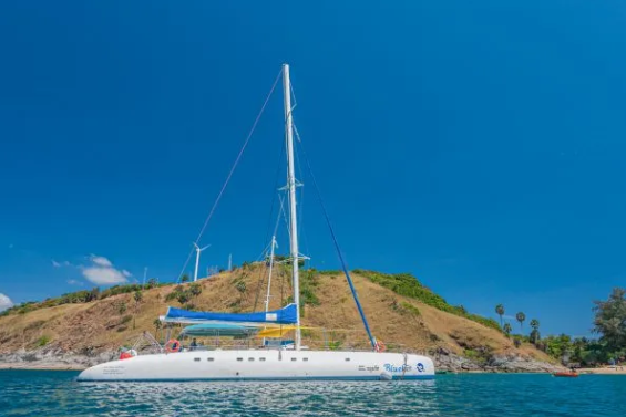 Join cruise catamaran Blueket