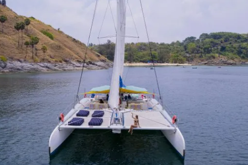 Join cruise catamaran Blueket