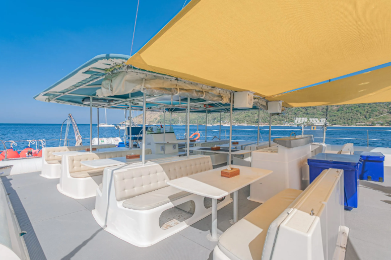 Join cruise catamaran Blueket