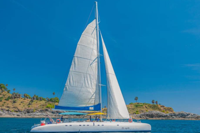 Join cruise catamaran Blueket