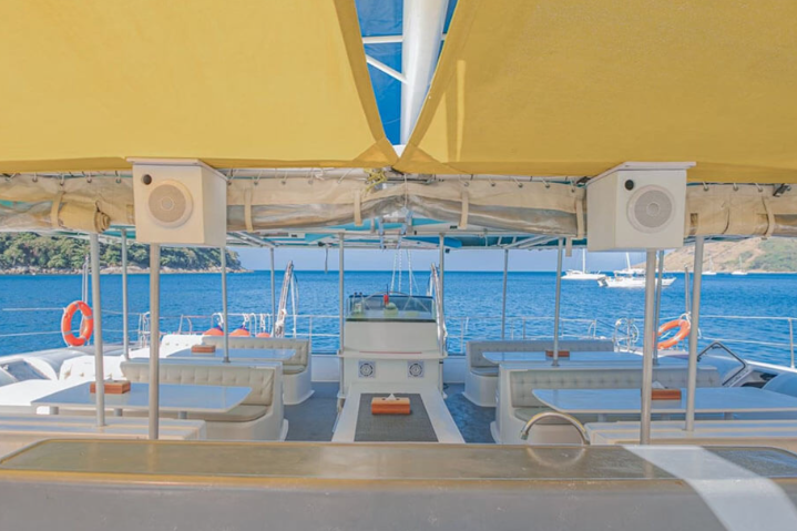 Join cruise catamaran Blueket