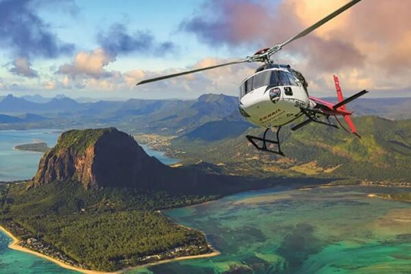Flying tour helicopter join ride