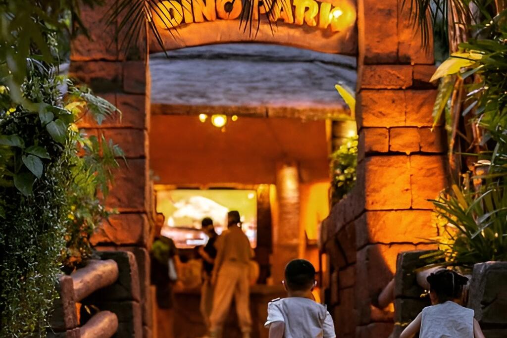 Dino Park + Play Mini Golf