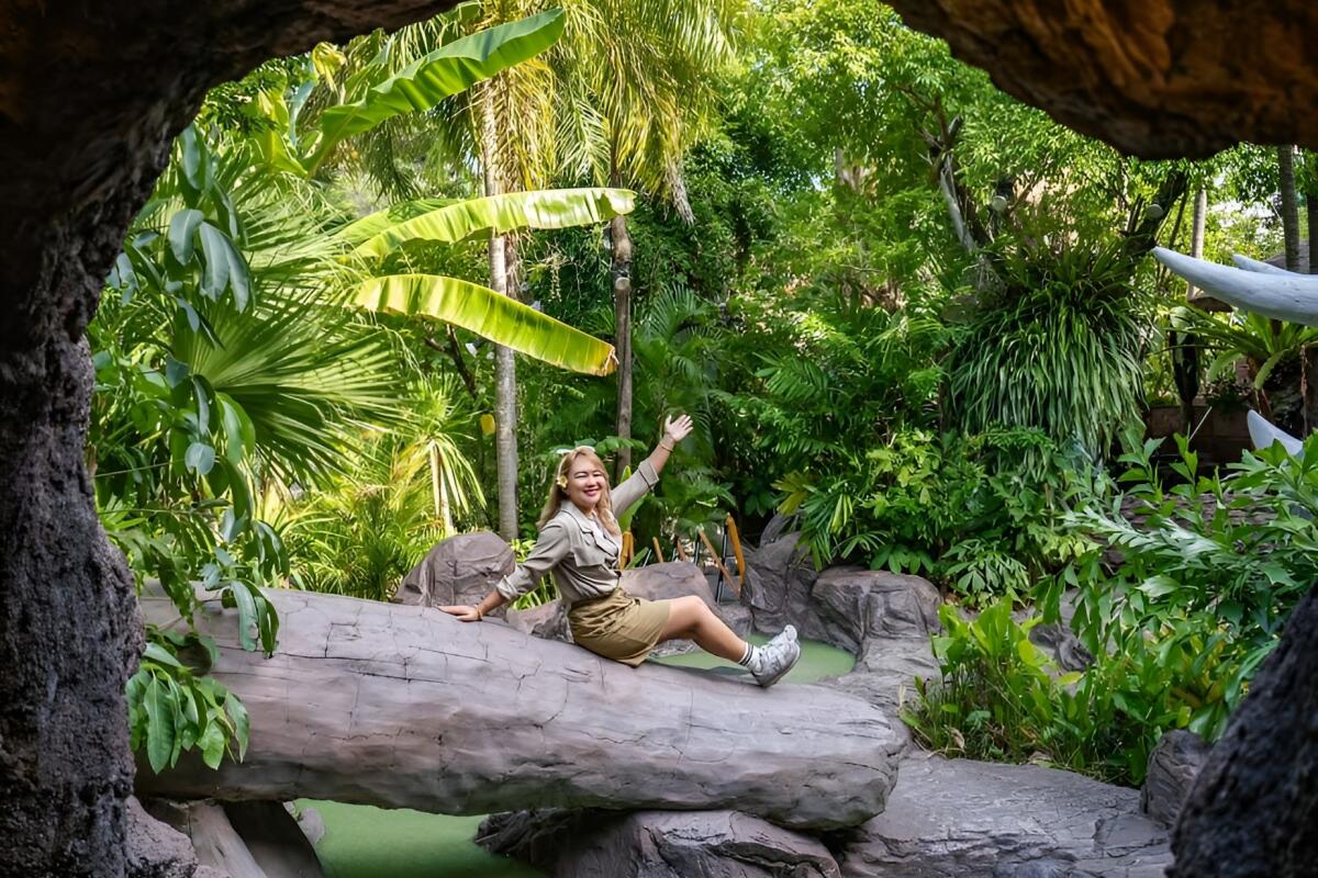 Dino Park + Play Mini Golf