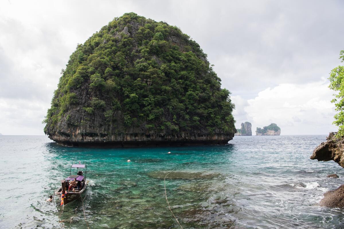 Phi-Phi + James Bond 1 day