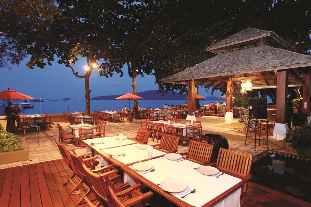 Restaurant table Kan Eang@Pier