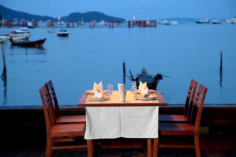 Restaurant table Kan Eang@Pier
