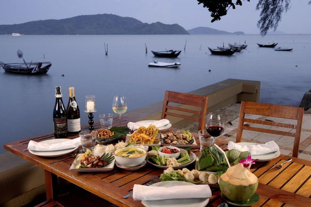 Restaurant table Kan Eang@Pier