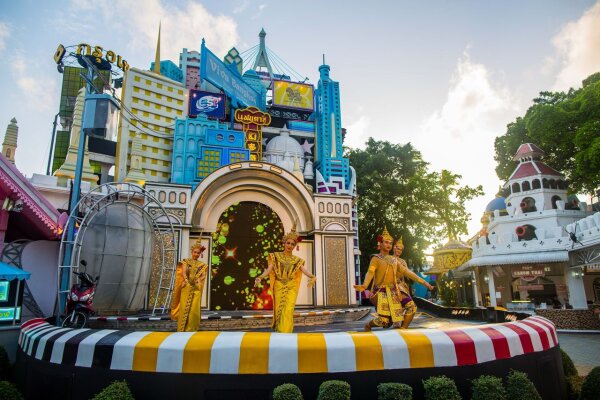 Шоу Фантазия – яркое шоу с танцами и слонами на Пхукете