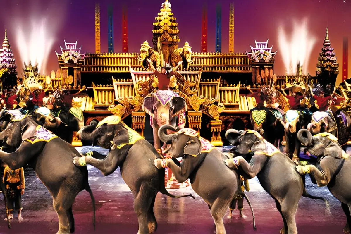 Шоу Фантазия – яркое шоу с танцами и слонами на Пхукете