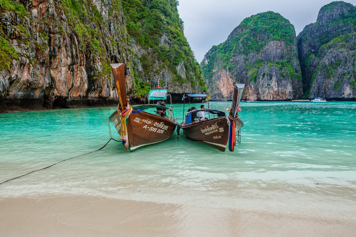 Острова Пхи-Пхи и Бамбу – стандартная морская экскурсия на спидботе