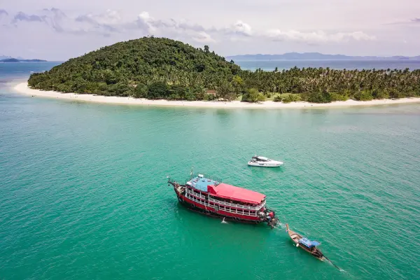 Острова Пхи-Пхи и Бамбу – стандартная морская экскурсия на спидботе