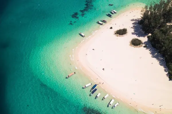 Острова Пхи-Пхи и Бамбу – стандартная морская экскурсия на спидботе