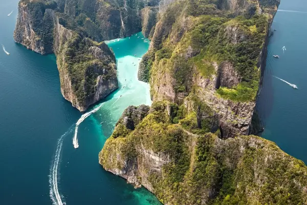 4 Pearls of Andaman – Phi Phi, Krabi, and James Bond by Speedboat with an Overnight Stay