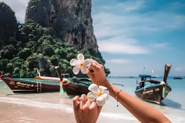 4 Pearls – An Andaman Sea Island Hopping Tour with an Overnight Stay on Phi Phi