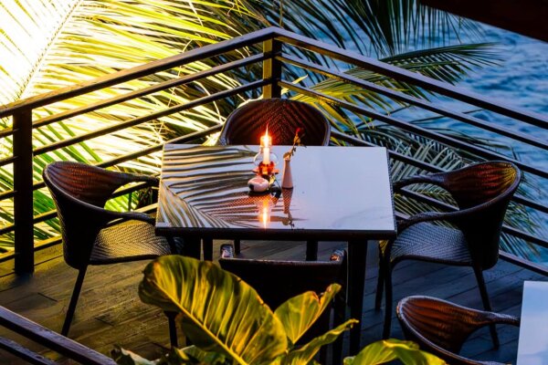 Baan Rim Pa – тайская кухня с видом на море (Michelin Guide)