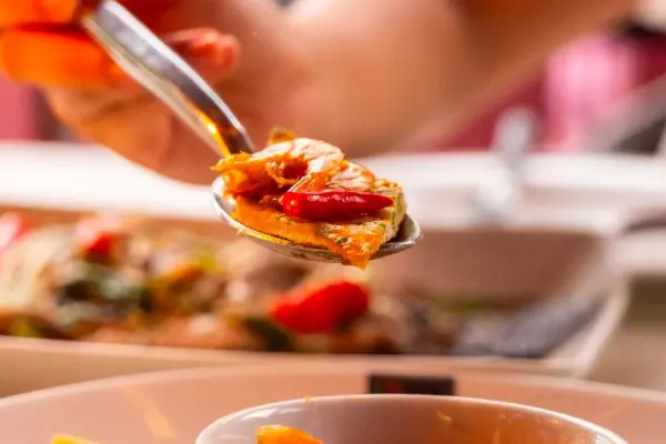 Baan Rim Pa – тайская кухня с видом на море (Michelin Guide)