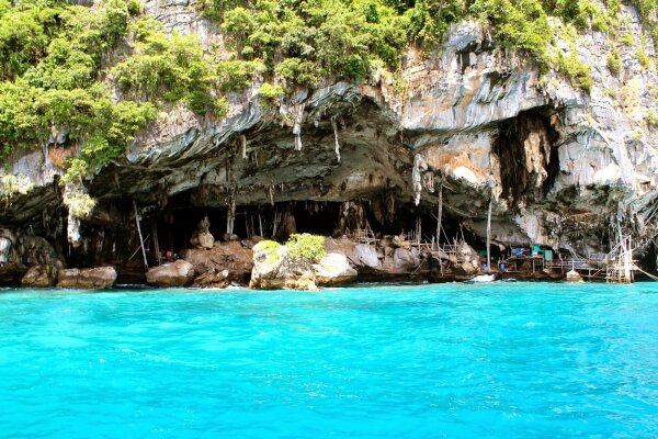 Острова Пхи-Пхи – экскурсия на скоростном катамаране