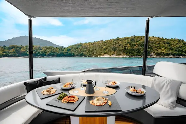 Прогулка на роскошной яхте HYPE – залив Пханг Нга и Краби