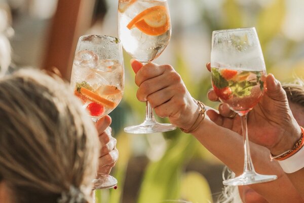 Пляжный клуб Catch на Пхукете – роскошный отдых у моря с рестораном и вечеринками на пляже Банг Тао