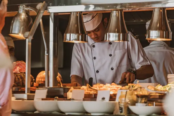 Пляжный клуб Catch на Пхукете – роскошный отдых у моря с рестораном и вечеринками на пляже Банг Тао