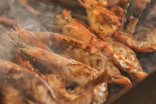 Пляжный клуб Catch на Пхукете – роскошный отдых у моря с рестораном и вечеринками на пляже Банг Тао