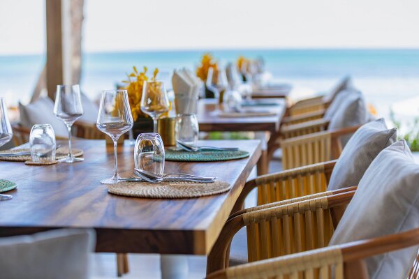 Пляжный клуб Catch на Пхукете – роскошный отдых у моря с рестораном и вечеринками на пляже Банг Тао