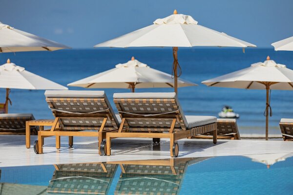 Пляжный клуб Catch на Пхукете – роскошный отдых у моря с рестораном и вечеринками на пляже Банг Тао