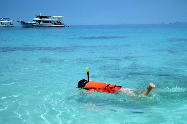 Встреча заката на катамаране – остров Корал и мыс Промтеп