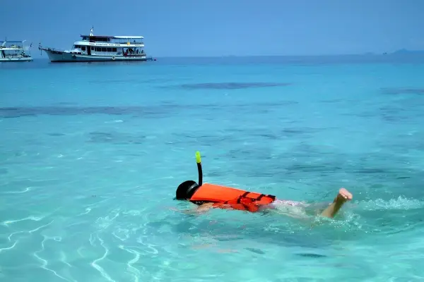 Встреча заката на катамаране – остров Корал и мыс Промтеп