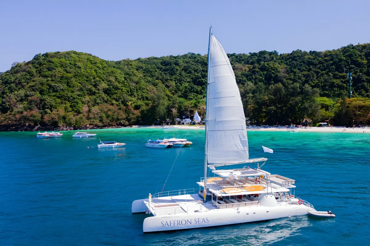 Встреча заката на катамаране – остров Корал и мыс Промтеп