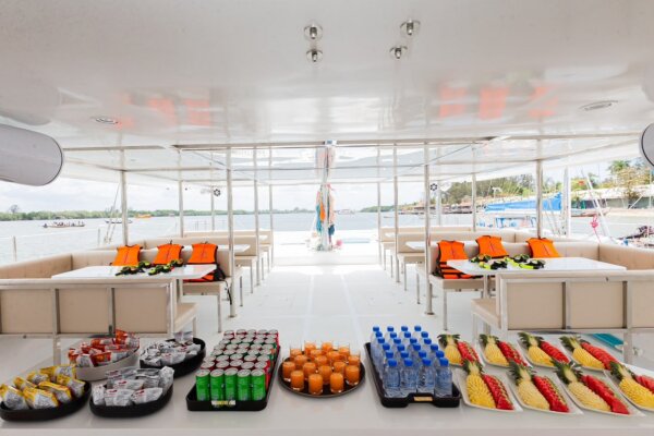 Встреча заката на катамаране – остров Корал и мыс Промтеп