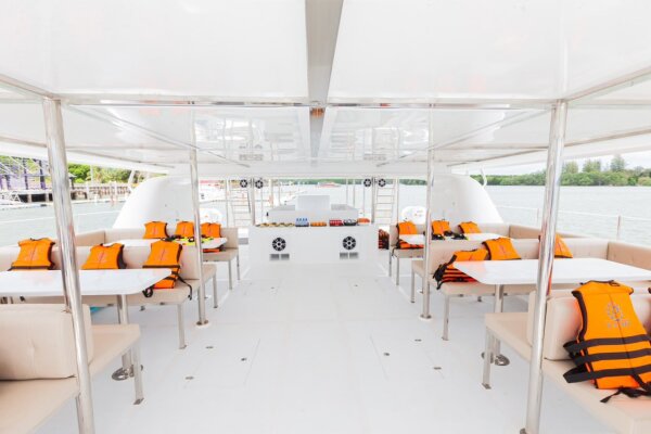 Встреча заката на катамаране – остров Корал и мыс Промтеп