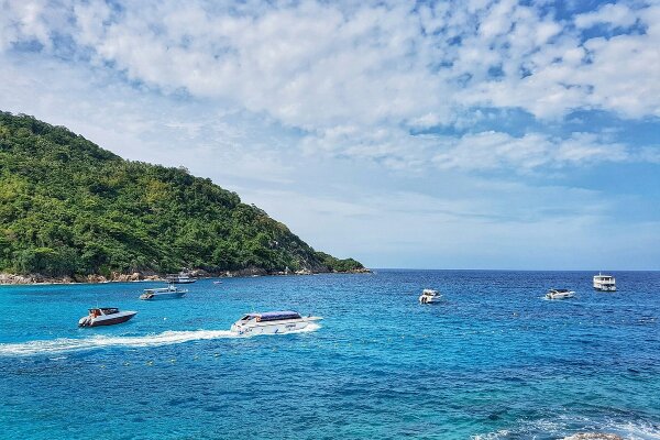 Острова Корал и Рача на катамаране – морская экскурсия со снорклингом и пляжным отдыхом