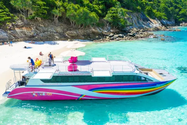 Ленивые Пхи-Пхи и Кай на катамаране – комфортная экскурсия с поздним выездом