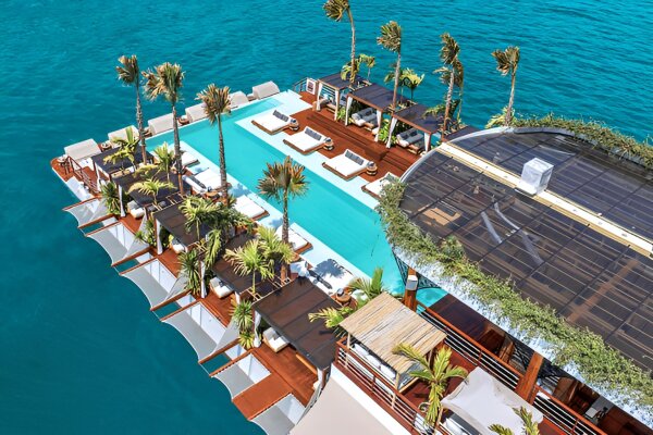 Плавучий пляжный клуб Yona